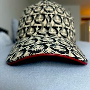 Salvatore Ferragamo Baseball cap, decorated with Gancini pattern. Adjustable